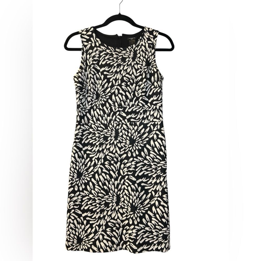 Ann Taylor Sleeveless Dress Black/White Floral Textured Jacquard- Size 0P 14”P2P